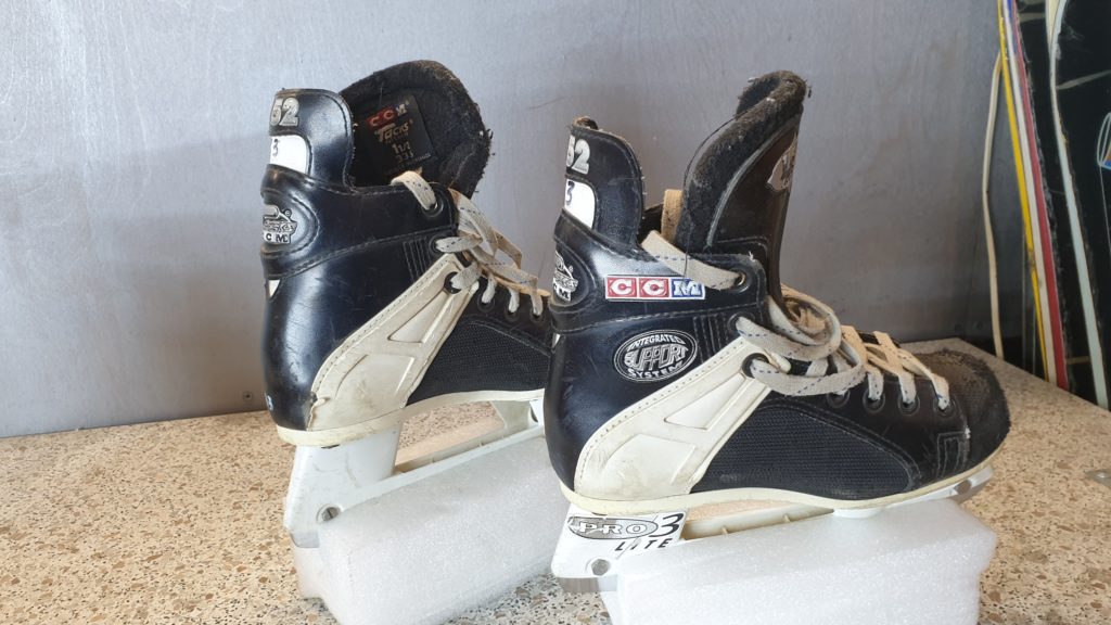 Коньки CCM TACKS 152, размер 33